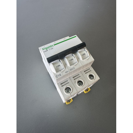 Disjoncteur triphasé Schneider Electric A9F77316