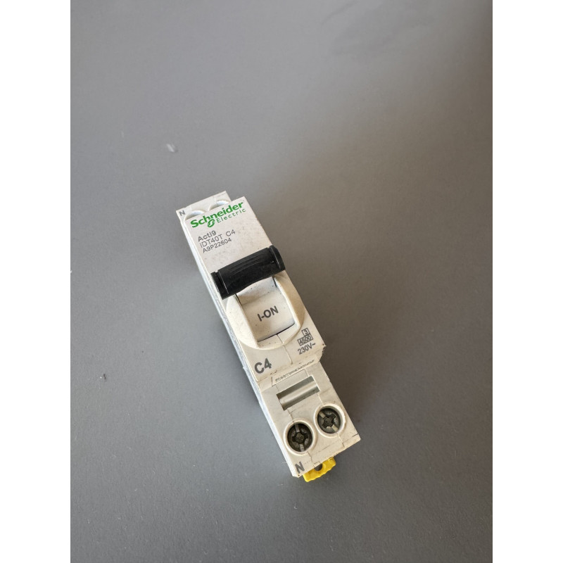 Disjoncteur monophasé Schneider Electric Acti9 – iDT40 A9P22604 4 A