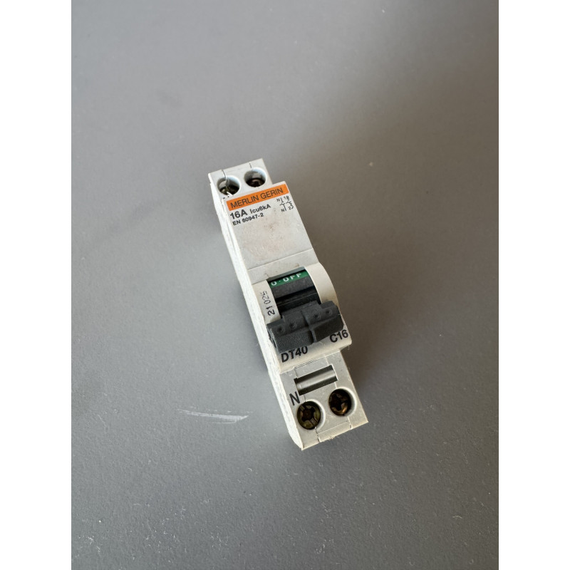 Disjoncteur monophasé Merlin Gerin DT40 16 A
