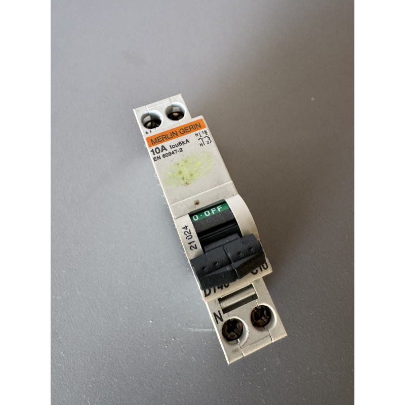 Disjoncteur monophasé Merlin Gerin DT40 10 A