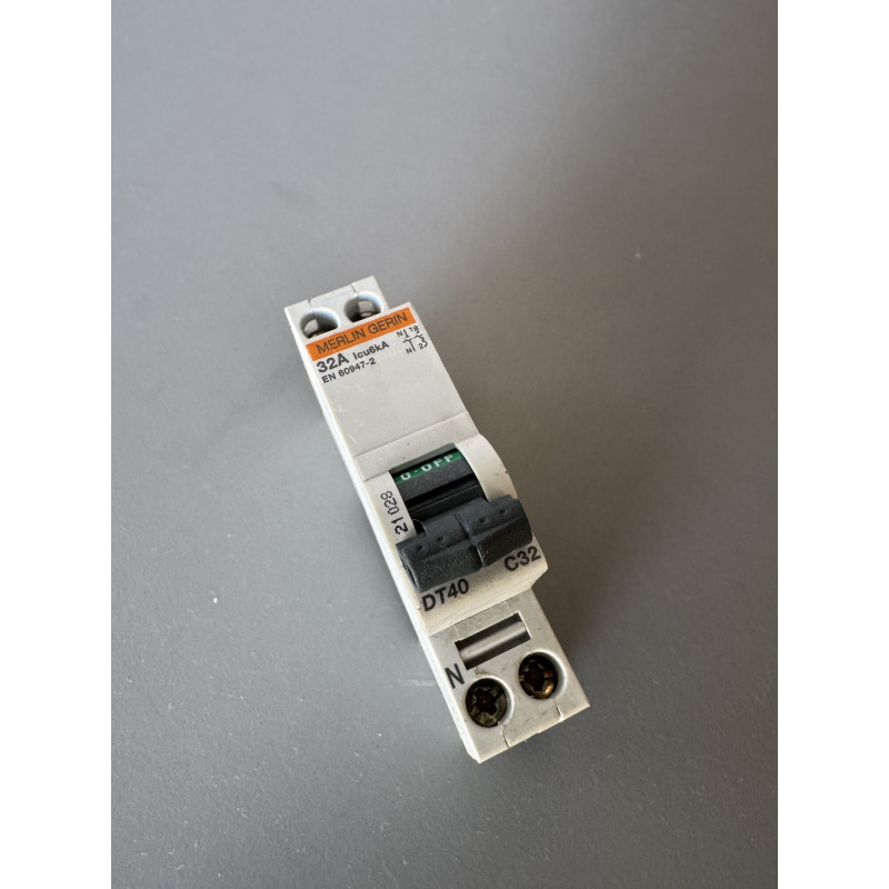Disjoncteur monophasé Merlin Gerin DT40 32 A