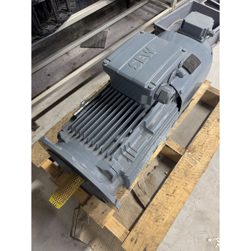 Moteur électrique triphasé SEW-Eurodrive DRN132L4/BE20HR/FF/V 9,2 kW + ventilation active SEW-Eurodrive V112, 87 W