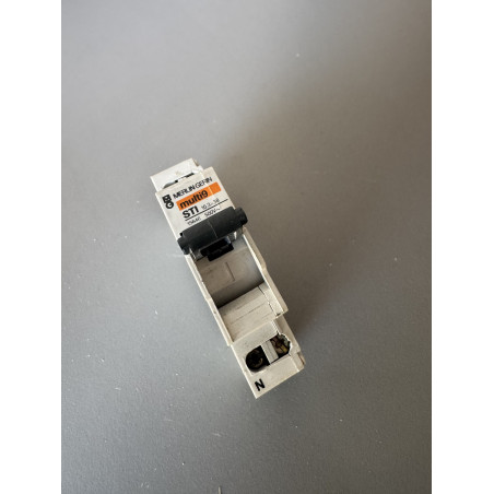 Porte-fusible modulaire unipolaire Merlin Gerin ST11 15646