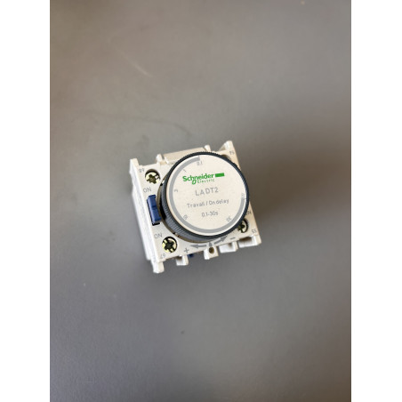 Relais temporisé à enclenchement Schneider LADT2
