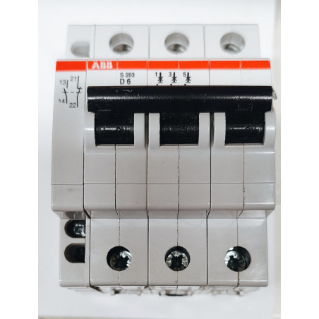 Disjoncteur modulaire tripolaire ABB 6A S203-D6 (avec auxiliaire S2C-H11L)